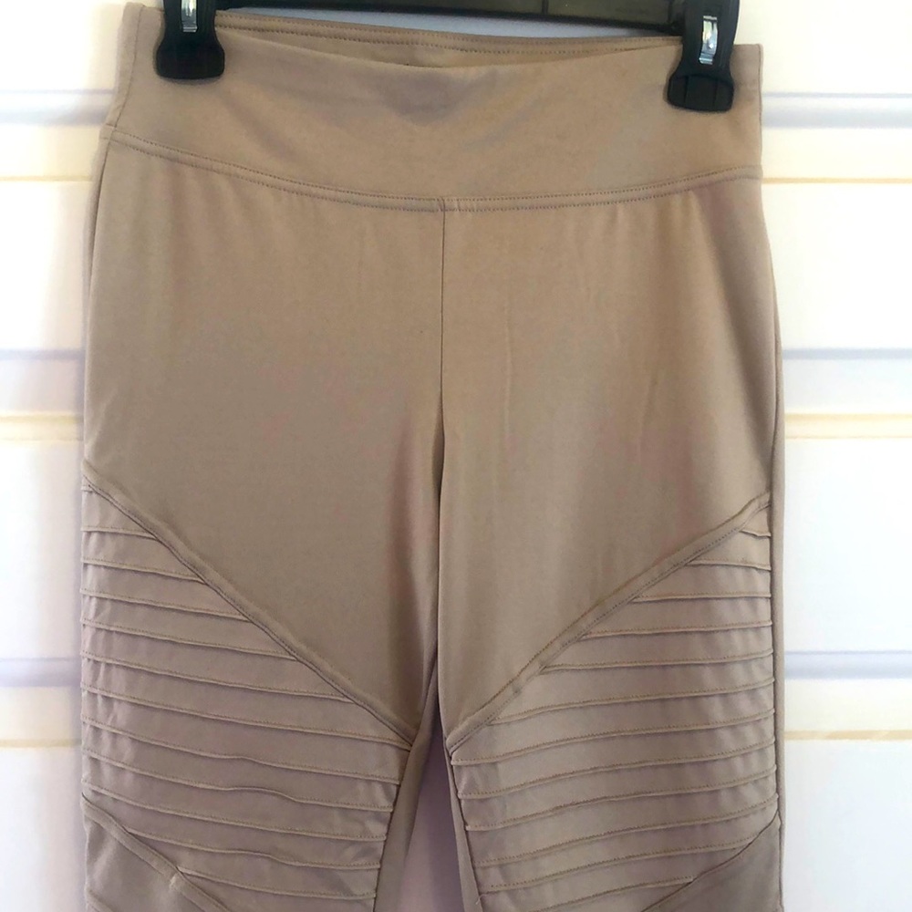 NWOT! Khaki colored, Moto Leggings by Anna & Ava! Size Medium!